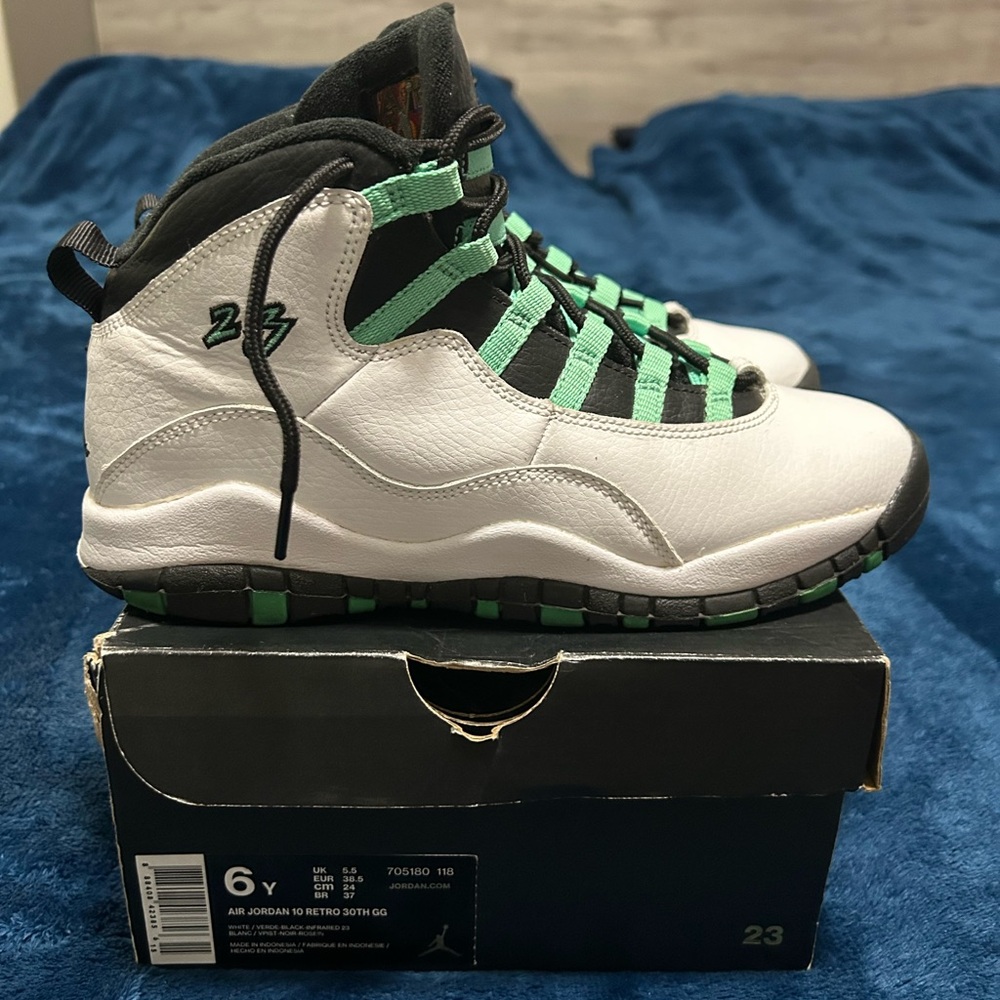 Air Jordan 10 Retro 30th GG
Size 6Y
Good condition, only worn a few times